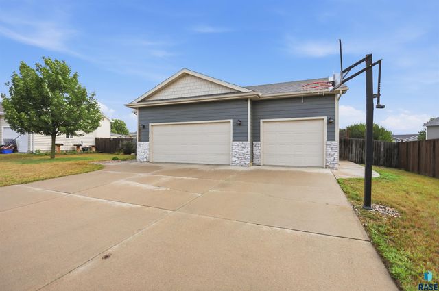 1316 W Creekside Dr Drive, Brandon, SD 57005