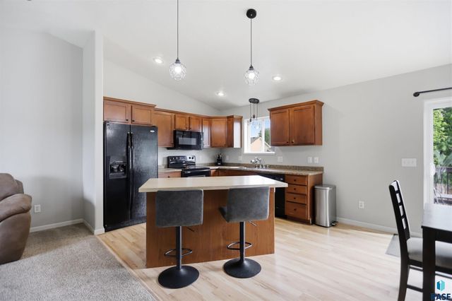 1316 W Creekside Dr Drive, Brandon, SD 57005