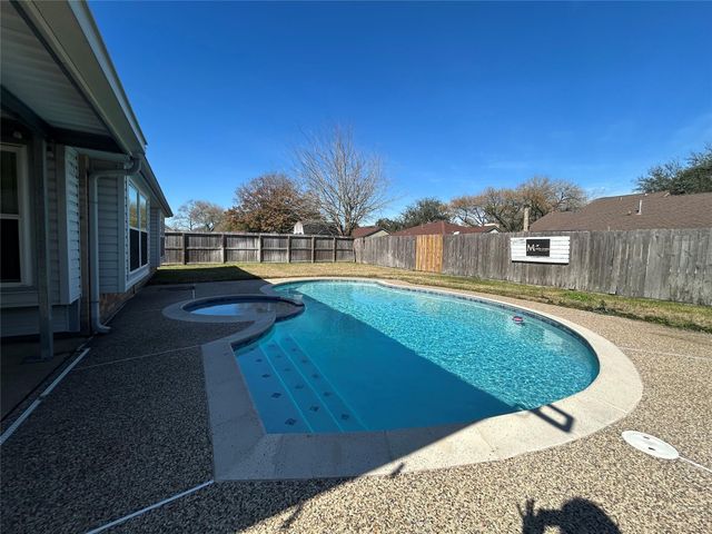 913 Willowbriar Lane, Deer Park, TX 77536