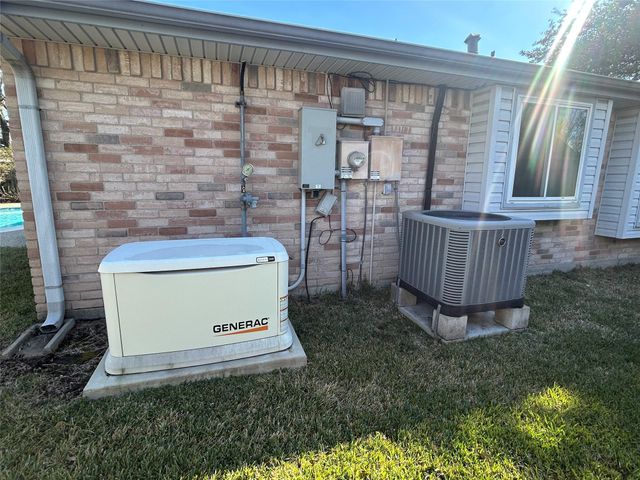 913 Willowbriar Lane, Deer Park, TX 77536