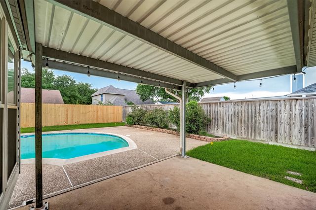 913 Willowbriar Lane, Deer Park, TX 77536