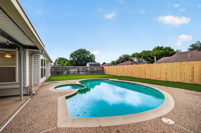 913 Willowbriar Lane, Deer Park, TX 77536