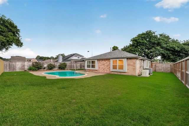 913 Willowbriar Lane, Deer Park, TX 77536