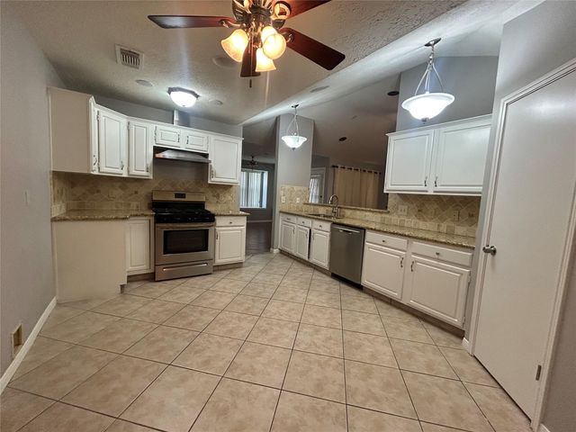 913 Willowbriar Lane, Deer Park, TX 77536