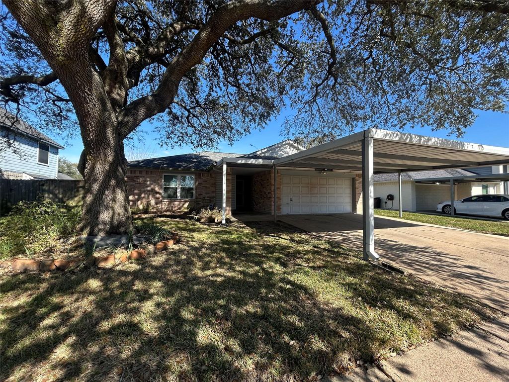 913 Willowbriar Lane, Deer Park, TX 77536