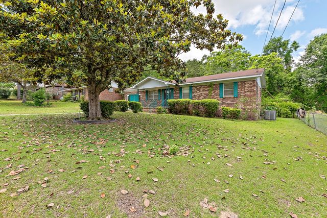 2211 Rocky Branch Rd, Dothan, AL 36303