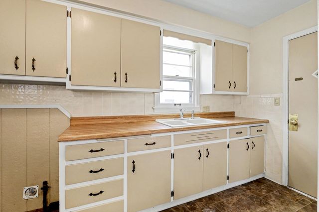 3249 S Palisade Ave, Wichita, KS 67217