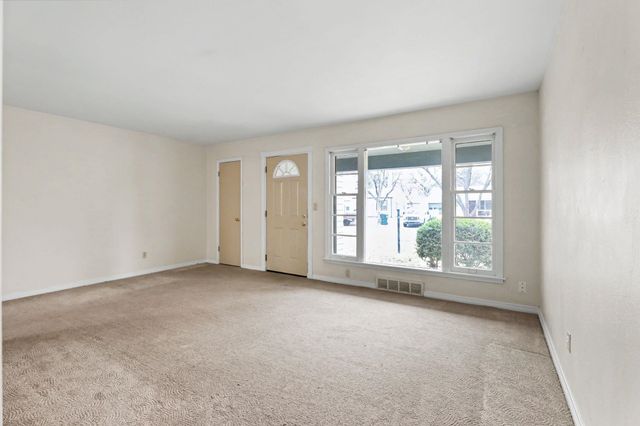 3249 S Palisade Ave, Wichita, KS 67217