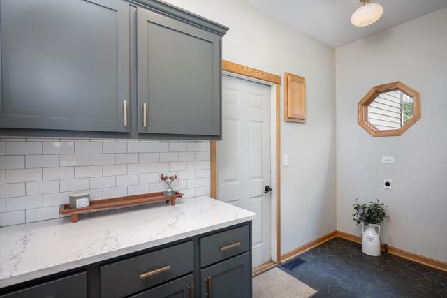 10676 32nd AVENUE, Pleasant Prairie, WI 53158