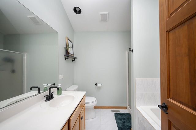 10676 32nd AVENUE, Pleasant Prairie, WI 53158