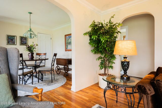 1807 Shady Oak Lane, Lansing, MI 48906
