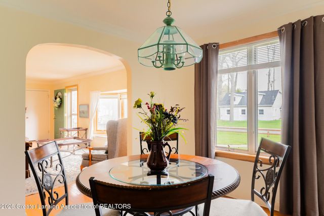1807 Shady Oak Lane, Lansing, MI 48906
