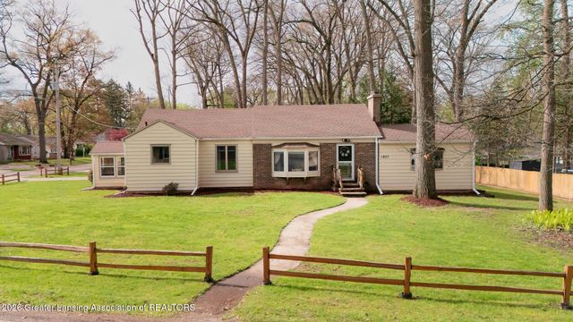 1807 Shady Oak Lane, Lansing, MI 48906