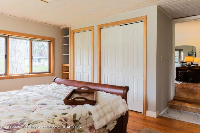 1807 Shady Oak Lane, Lansing, MI 48906