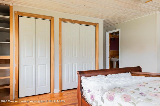 1807 Shady Oak Lane, Lansing, MI 48906