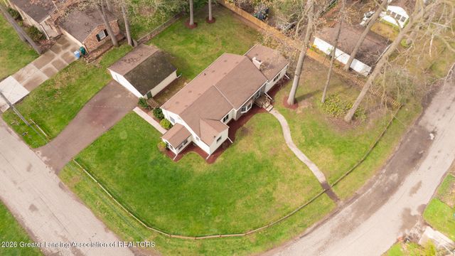 1807 Shady Oak Lane, Lansing, MI 48906