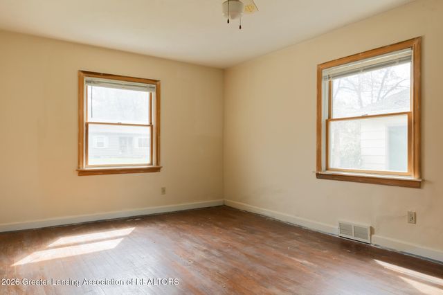 1807 Shady Oak Lane, Lansing, MI 48906