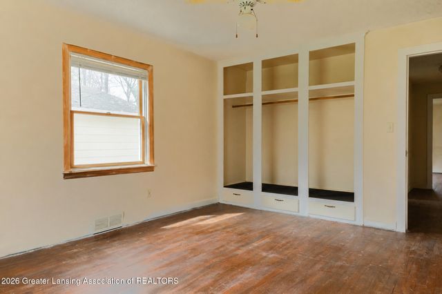 1807 Shady Oak Lane, Lansing, MI 48906
