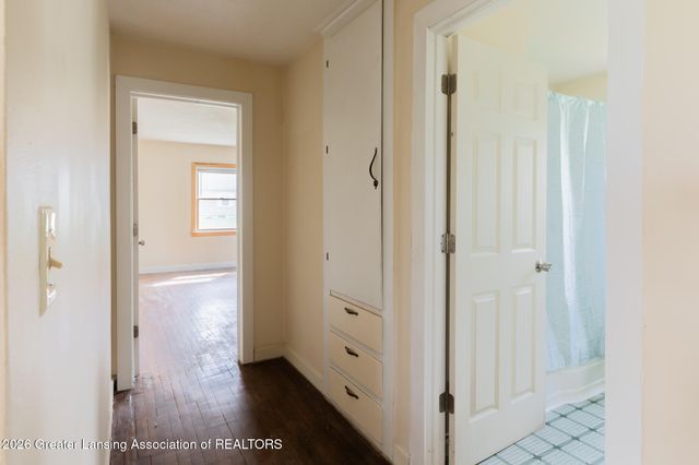 1807 Shady Oak Lane, Lansing, MI 48906