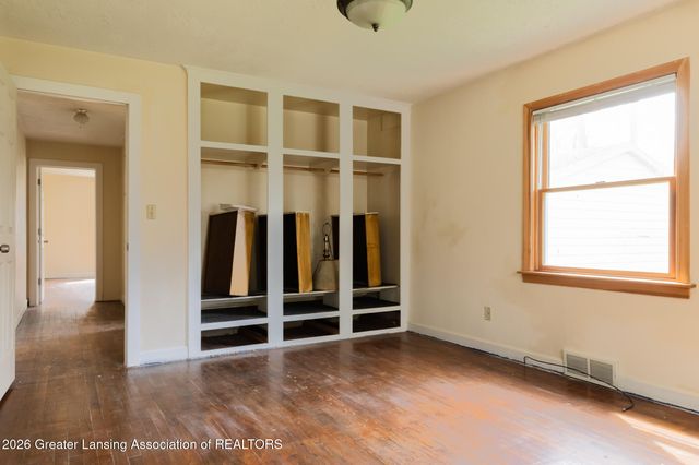1807 Shady Oak Lane, Lansing, MI 48906