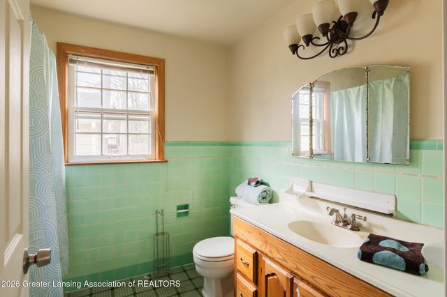 1807 Shady Oak Lane, Lansing, MI 48906