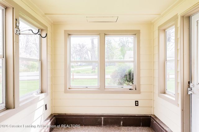 1807 Shady Oak Lane, Lansing, MI 48906