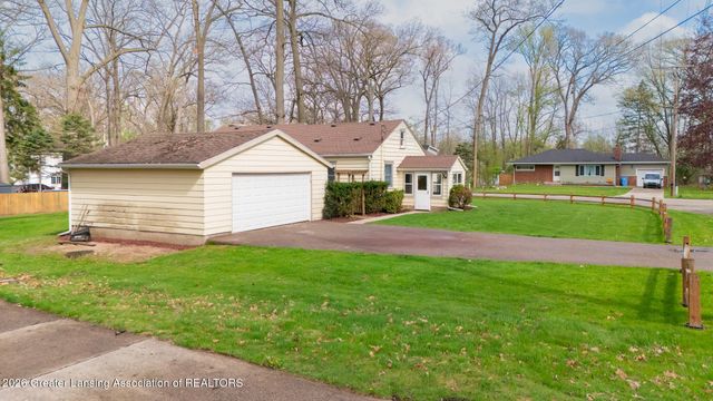 1807 Shady Oak Lane, Lansing, MI 48906