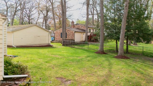1807 Shady Oak Lane, Lansing, MI 48906