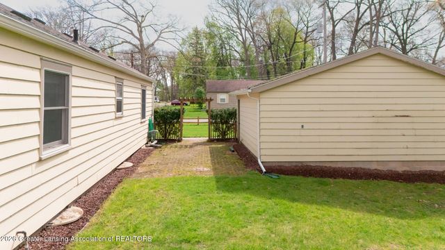 1807 Shady Oak Lane, Lansing, MI 48906