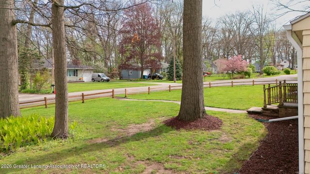 1807 Shady Oak Lane, Lansing, MI 48906