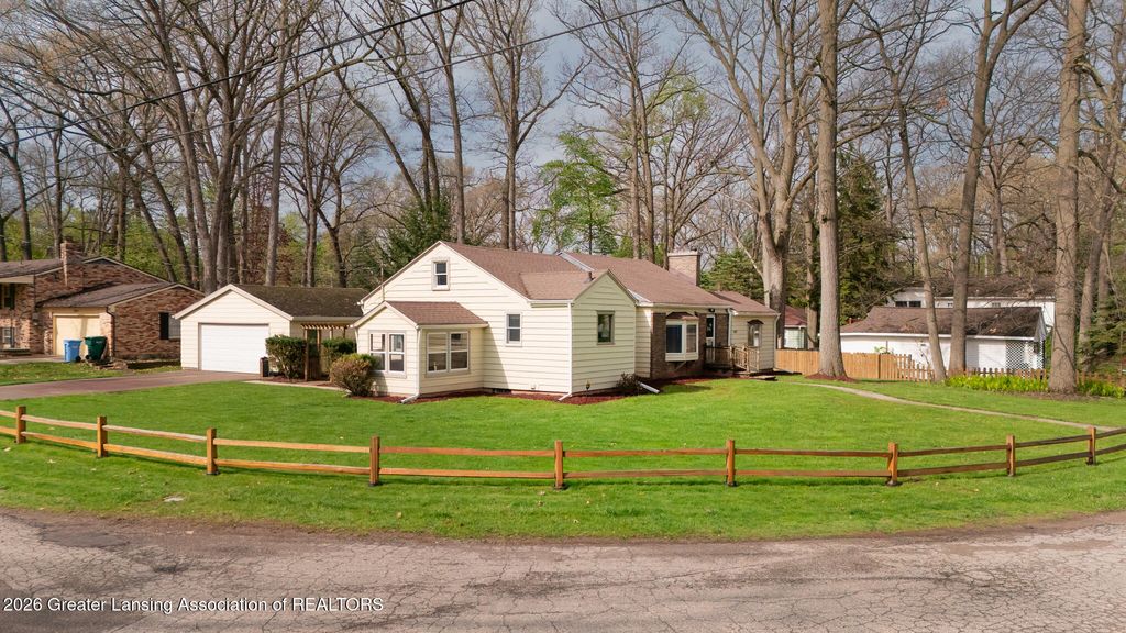 1807 Shady Oak Lane, Lansing, MI 48906