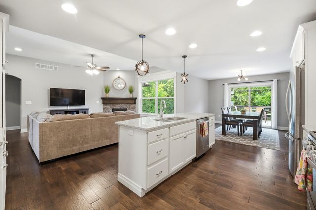 705 RUTLAND DR, Columbia, MO 65203