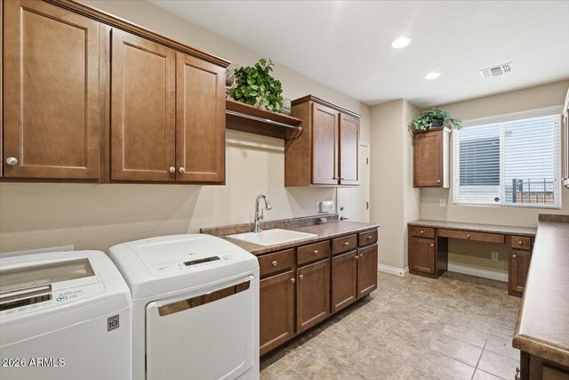 557 E LADDOOS Avenue, San Tan Valley, AZ 85140
