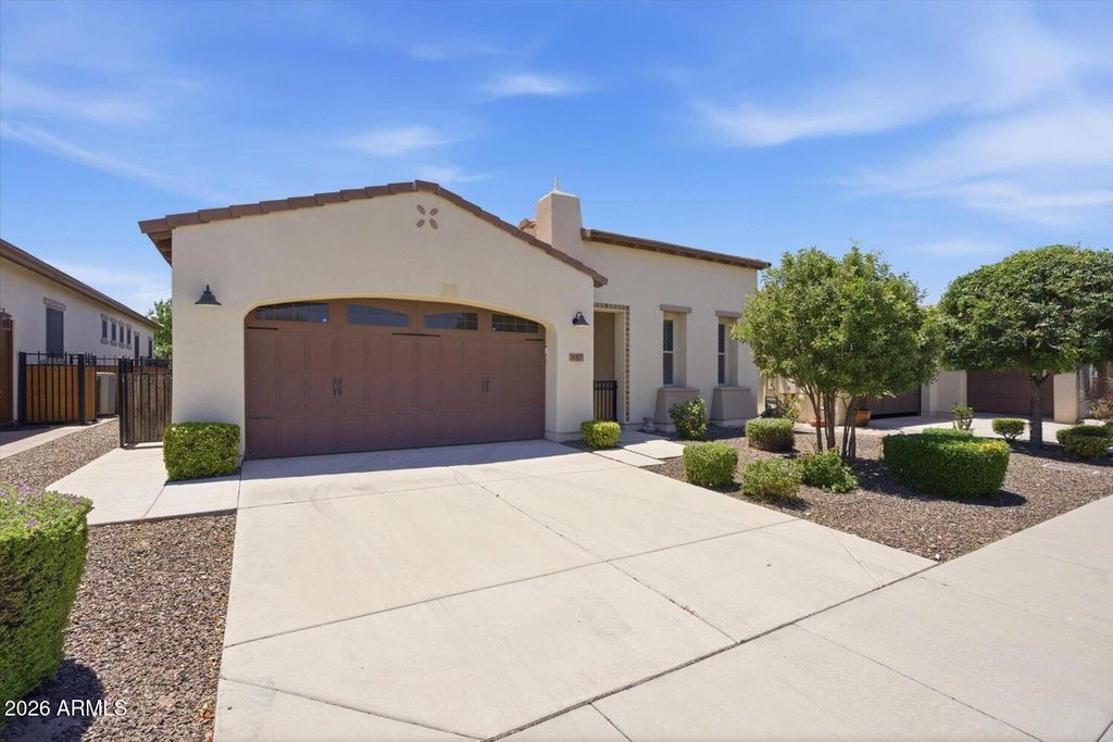 Image 2 of property listing at 557 E LADDOOS Avenue, San Tan Valley, AZ 85140