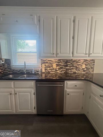 2031 Lakewood Circle, Grayson, GA 30017