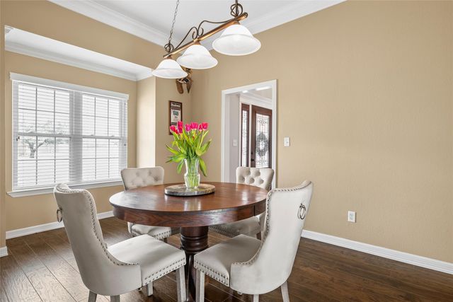 275 N Quail Run Drive, West, TX 76691