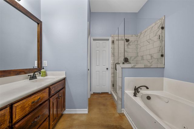 275 N Quail Run Drive, West, TX 76691