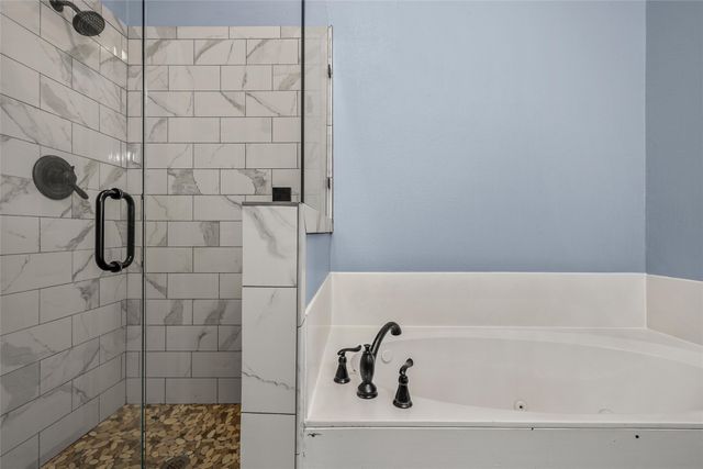 275 N Quail Run Drive, West, TX 76691