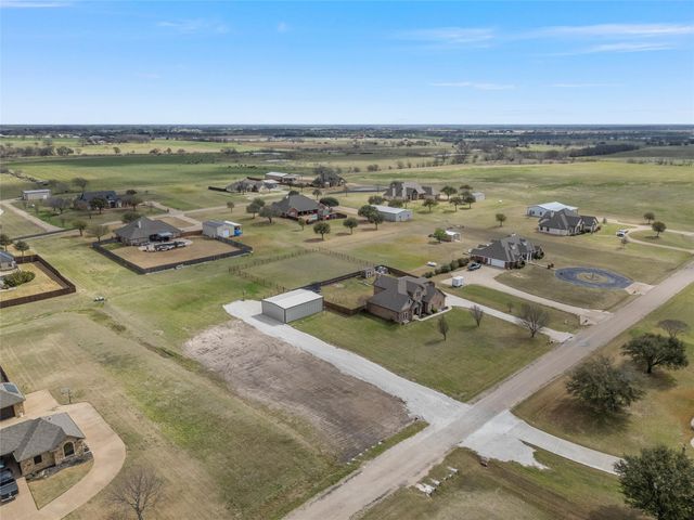 275 N Quail Run Drive, West, TX 76691