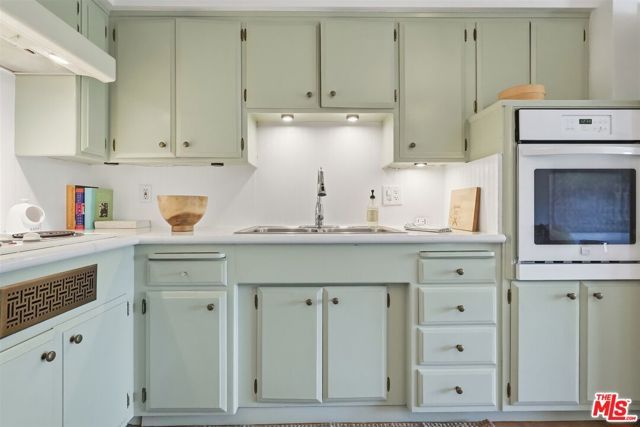 3407 Huxley Street 36, Los Angeles, CA 90027
