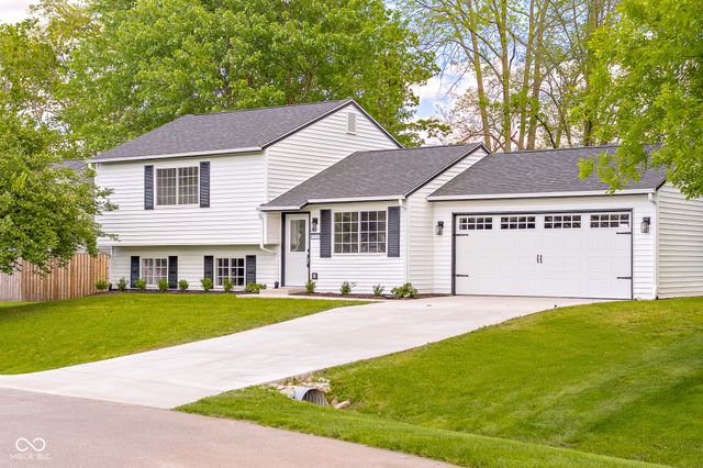 2593 Chaucer Drive, Columbus, IN 47201