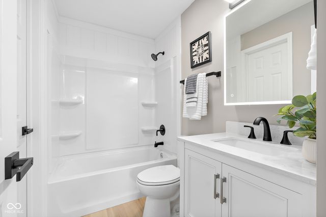 2593 Chaucer Drive, Columbus, IN 47201