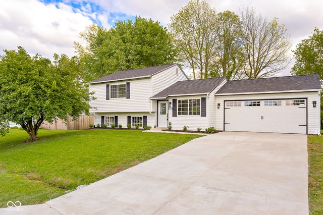 2593 Chaucer Drive, Columbus, IN 47201