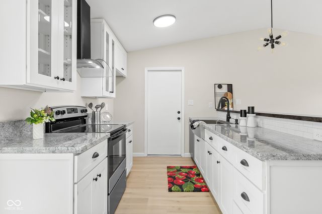 2593 Chaucer Drive, Columbus, IN 47201