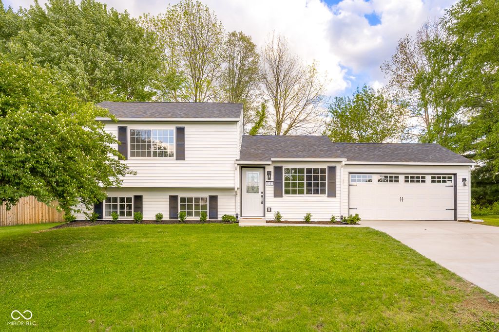 2593 Chaucer Drive, Columbus, IN 47201