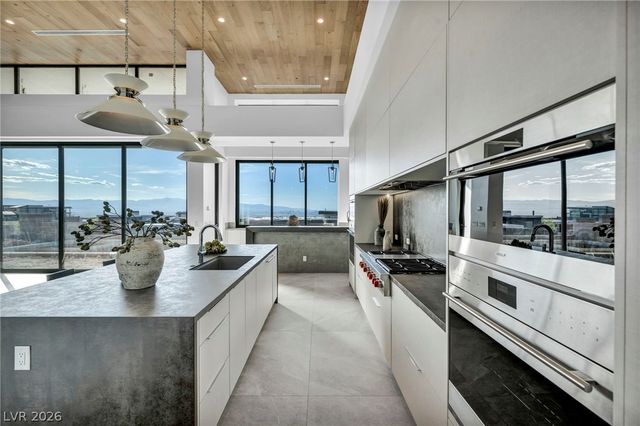 8 Cloudloft Court, Henderson, NV 89012
