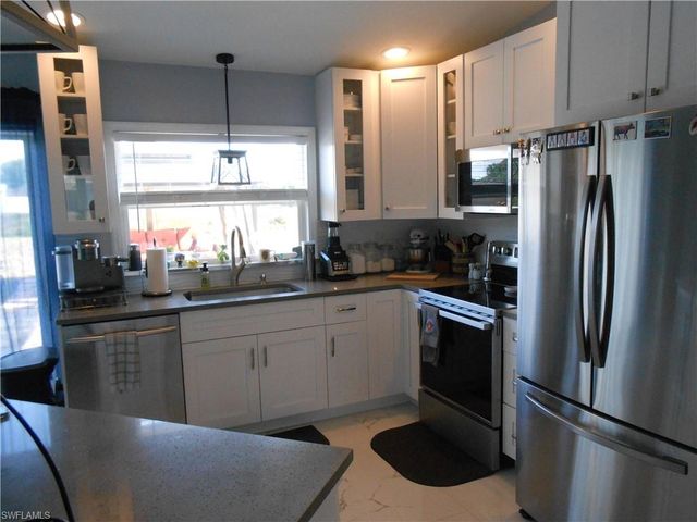 222 Ground Dove CIR, Lehigh Acres, FL 33936