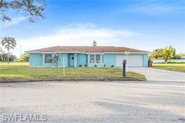222 Ground Dove CIR, Lehigh Acres, FL 33936