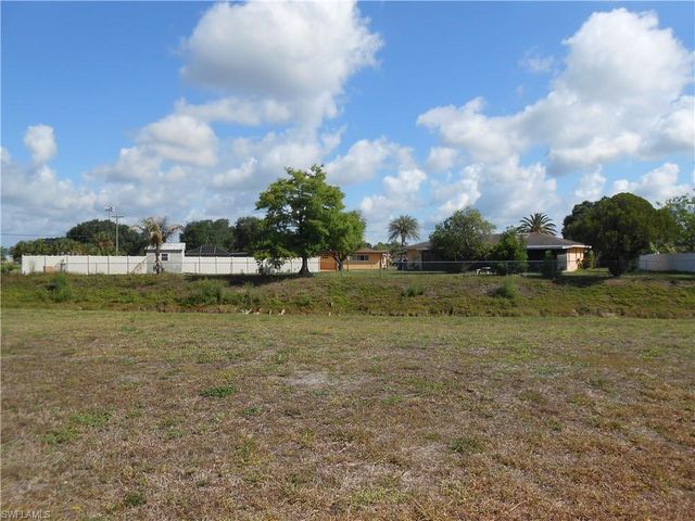 222 Ground Dove CIR, Lehigh Acres, FL 33936