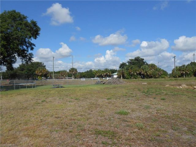 222 Ground Dove CIR, Lehigh Acres, FL 33936